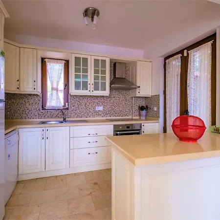 With Private Pool And Fireplace In Fethiye, Oludeniz - Awz 205 费特希耶