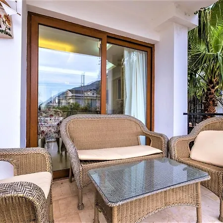 With Private Pool And Fireplace In Fethiye, Oludeniz - Awz 205 别墅